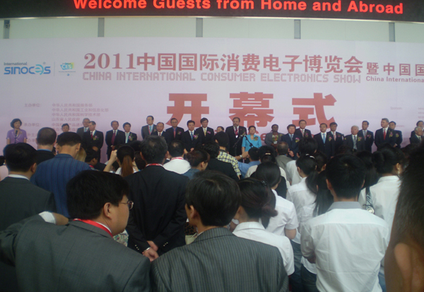 EP girl向觀眾派發(fā)Expo Pack