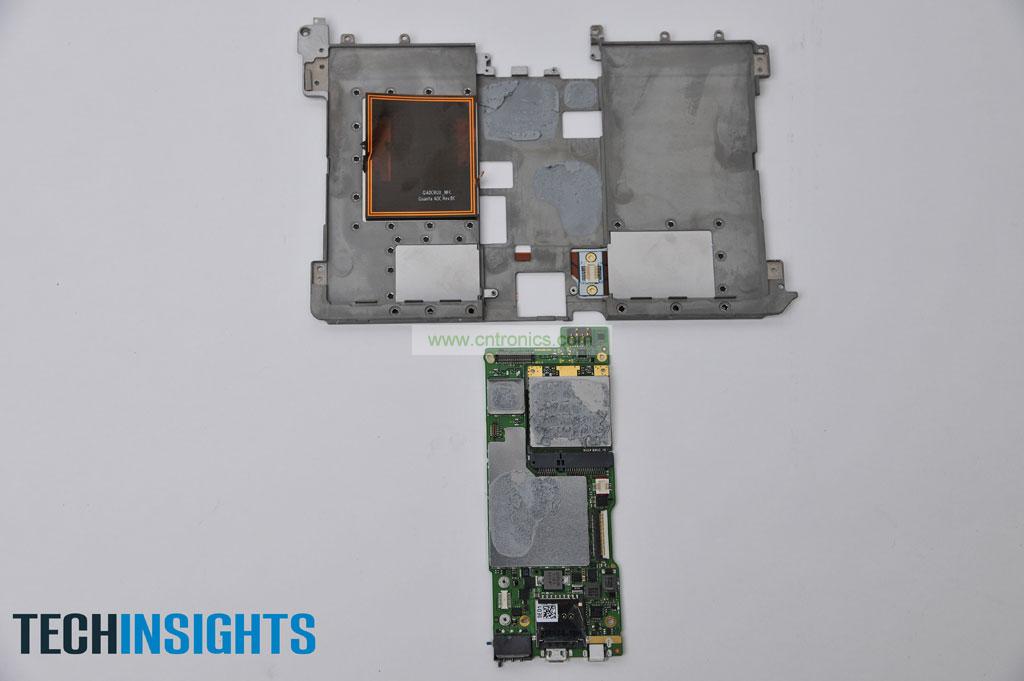 將PCB與金屬分離，從PCB板上卸下無線通訊板