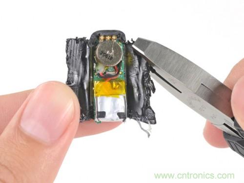 割開塑料管道，剝離