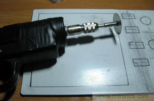 可調(diào)電源DIY：打孔，開(kāi)槽