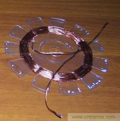 DIY：手工打造智能無線供電臺(tái)燈