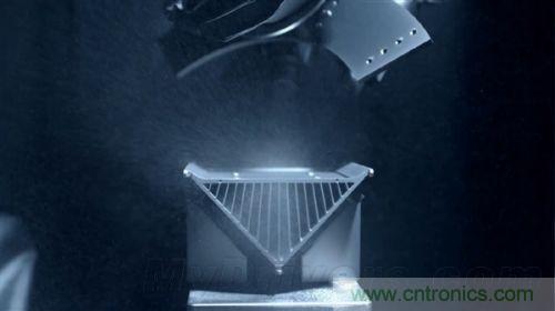 顛覆傳統(tǒng)設(shè)計(jì)，蘋(píng)果全新Mac Pro生產(chǎn)線(xiàn)探秘