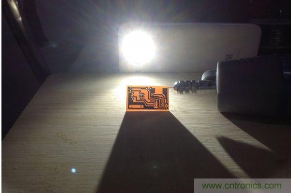 最細鉆頭，透光檢查