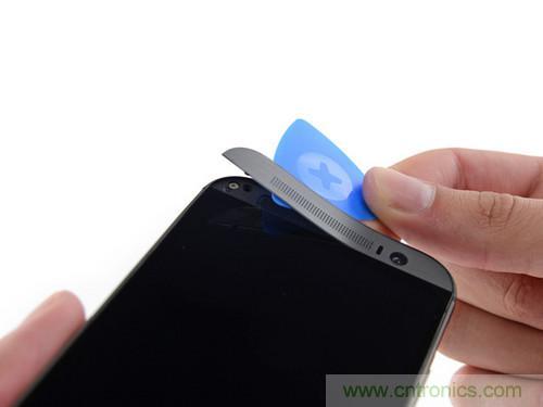 牛人強(qiáng)拆！新HTC One(M8)真機(jī)精密做工難修理