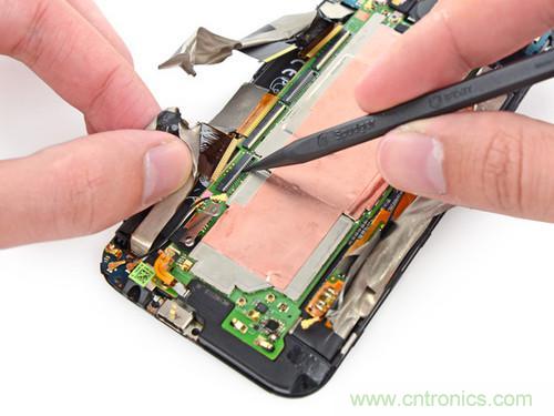 牛人強(qiáng)拆！新HTC One(M8)真機(jī)精密做工難修理
