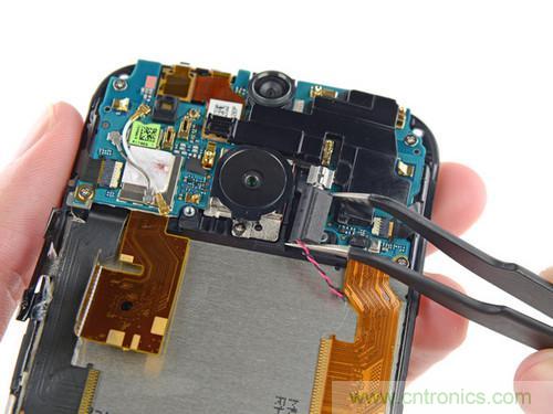 牛人強(qiáng)拆！新HTC One(M8)真機(jī)精密做工難修理