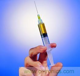 【導(dǎo)讀】不用針頭也能注射，孩子再也不用害怕打針了。日本開發(fā)的一種新型注射器不用針頭而靠氣泡壓力注射，只需將注射器緊貼皮膚，沒有疼痛感就可以將藥物高精度地輸送到目標(biāo)位置。 　　 目前市場上也存在無針注射器，它們通常是依靠彈簧的力量產(chǎn)生高壓來發(fā)射液體，穿透皮膚后將藥物送到肌肉，但卻有可能損害神經(jīng)，而且多少還是有一些疼痛感。 　　 芝浦工業(yè)大學(xué)副教授山西陽子率領(lǐng)的研究小組新開發(fā)的這種無針注射器全長約10厘米，它利用在液體中施加電壓來高速發(fā)射氣泡，利用氣泡破裂的力量在細(xì)胞上開出微細(xì)的孔，然后通過這個孔將含有藥物的微小氣泡注入細(xì)胞內(nèi)部。氣泡的氣體收縮后，只有藥物到達(dá)患部。 1 由于方向性很明確，所以新型注射器能針對局部進行高精度治療，而且由于開出的孔只有4微米左右，所以對細(xì)胞的損害很小。 　　 這種無針注射器除能注射藥物外，還可以向包括植物細(xì)胞在內(nèi)的細(xì)胞內(nèi)植入基因和開展治療，有著廣泛用途。研究小組準(zhǔn)備進一步改良注射器結(jié)構(gòu)，對能夠注射的藥量、穿孔深度等進行更詳細(xì)的評估，并與企業(yè)合作，爭取早日使新型注射器達(dá)到實用化程度。