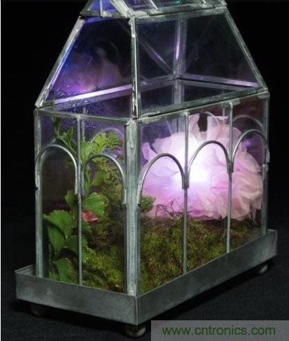 當(dāng)傳感器讀到的數(shù)值低于閾值，則LED會(huì)閃爍紅光