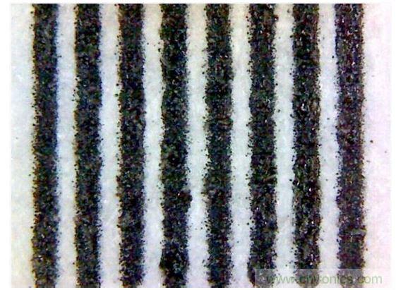 施樂(Xerox) Workcentre 5775(5mil的線寬和間距&mdash;&mdash;顯微鏡圖像)。這是一張好得多的打印圖