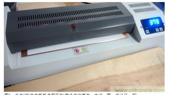 總共送8次電路板進層壓機(每個方向兩次，先送一面，再送另一面)