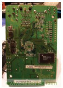 圖3：WPS54G打印服務(wù)器電路板背面。