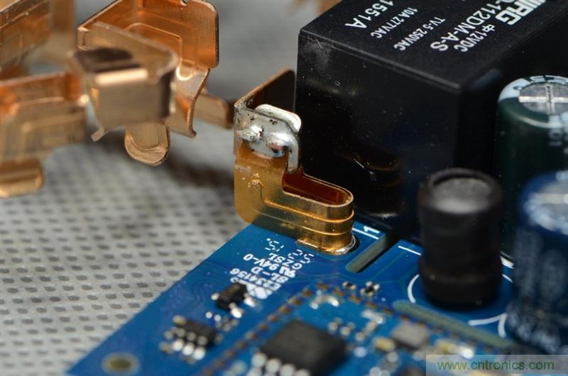 做工怒贊 神秘芯片！小米智能插線板拆解、評測