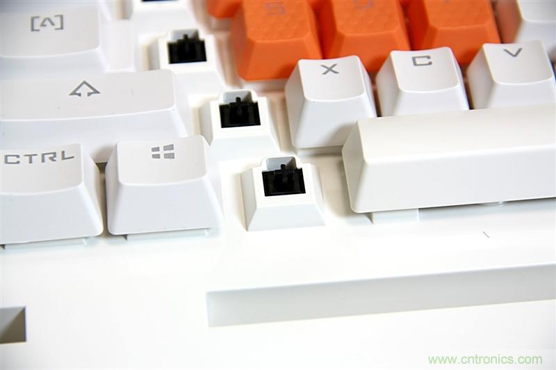 曾經(jīng)的網(wǎng)吧統(tǒng)治者&mdash;雙飛燕血手幽靈機(jī)械鍵盤，真世界最快？