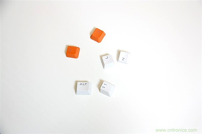 曾經(jīng)的網(wǎng)吧統(tǒng)治者&mdash;雙飛燕血手幽靈機(jī)械鍵盤，真世界最快？