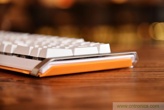 左手寫愛，右手寫他&mdash;&mdash;從此鍵盤鼠標不分家！