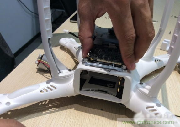 真飛機(jī)拆不著，那就來(lái)拆拆無(wú)人機(jī)&ldquo;鼻祖&rdquo;大疆吧！