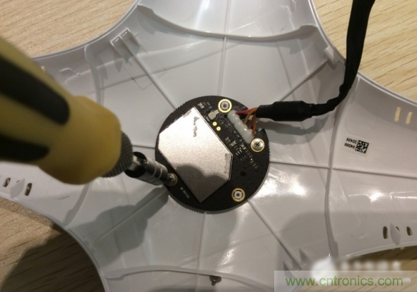 真飛機(jī)拆不著，那就來(lái)拆拆無(wú)人機(jī)&ldquo;鼻祖&rdquo;大疆吧！