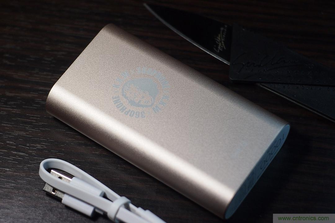 移動(dòng)電源也玩雙引擎？快到你想象不到