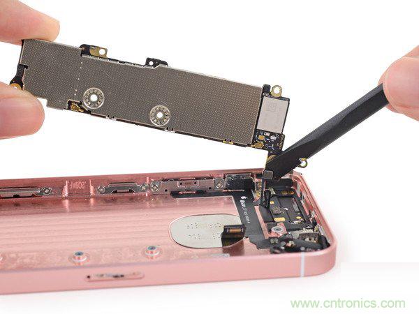 有什么地方?jīng)]有變？iPhone SE真機(jī)拆解