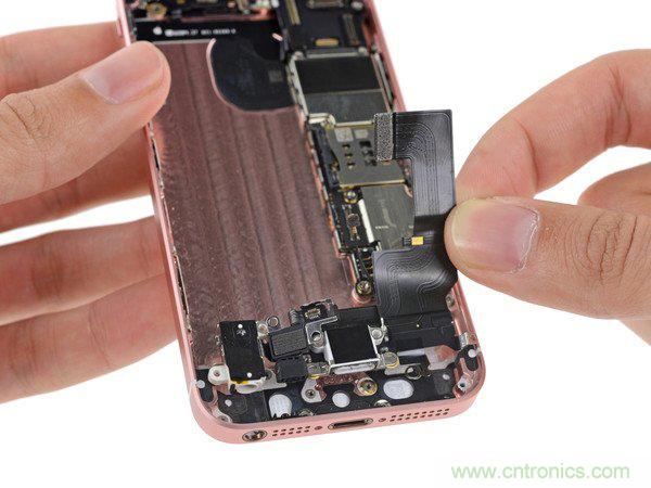 有什么地方?jīng)]有變？iPhone SE真機(jī)拆解