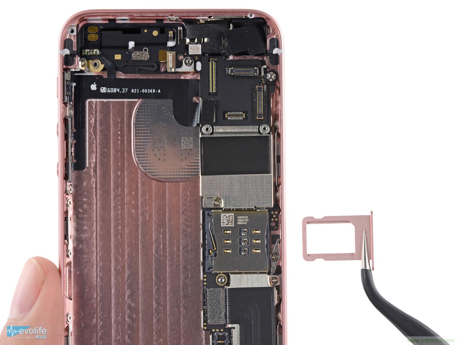 有什么地方?jīng)]有變？iPhone SE真機(jī)拆解