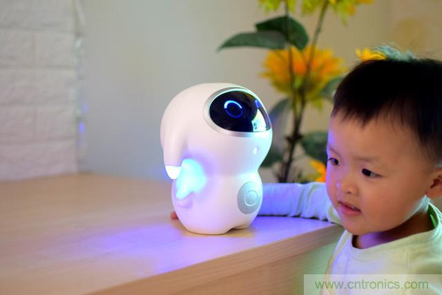 &ldquo;爸爸再不陪我，我就長大了&rdquo;&mdash;&mdash;小騰機器人