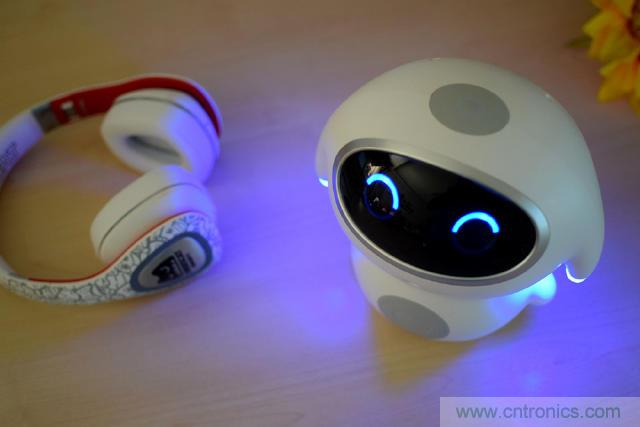 &ldquo;爸爸再不陪我，我就長大了&rdquo;&mdash;&mdash;小騰機器人