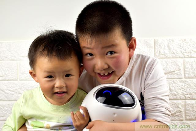 &ldquo;爸爸再不陪我，我就長大了&rdquo;&mdash;&mdash;小騰機器人