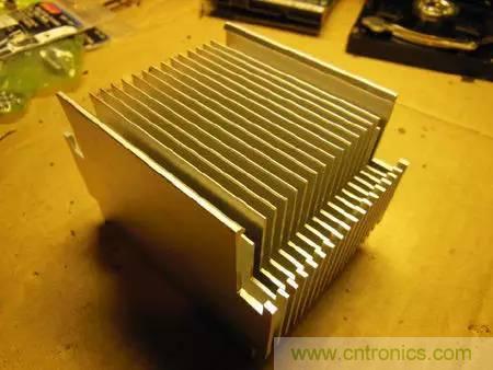 廢舊收音機如何變身成酷炫機器人？