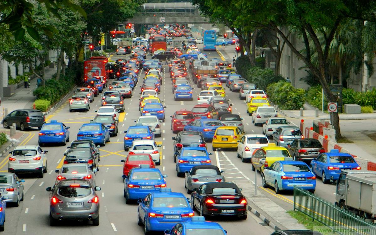 當(dāng)我們?cè)谡務(wù)撟詣?dòng)駕駛時(shí)，我們到底在談?wù)撌裁矗? width=