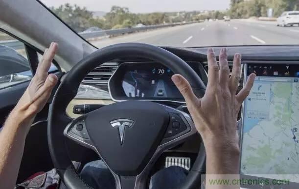 當(dāng)我們?cè)谡務(wù)撟詣?dòng)駕駛時(shí)，我們到底在談?wù)撌裁矗? width=