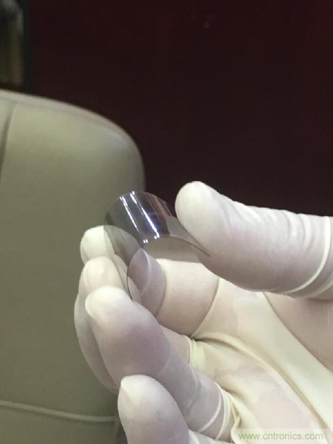 可彎曲摔不碎的半導體？顛覆你的認知