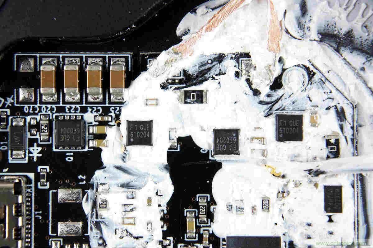 拆解對比：系出同門，小米、紫米無線充電器的差別有多大？