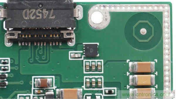 拆解華為保時捷設計快充無線充電器：憑啥能賣699？