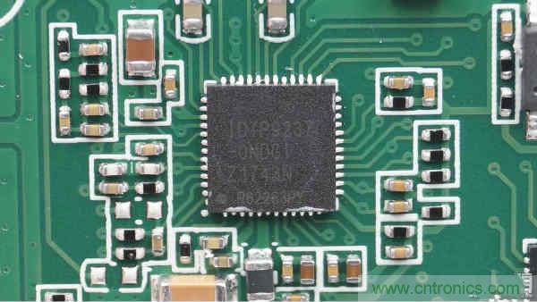 拆解華為保時捷設計快充無線充電器：憑啥能賣699？