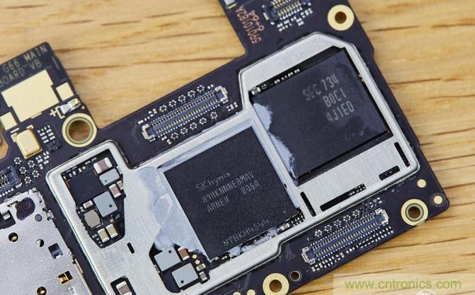 拆解黑鯊手機：多級直觸一體式液冷系統(tǒng)有什么門道？