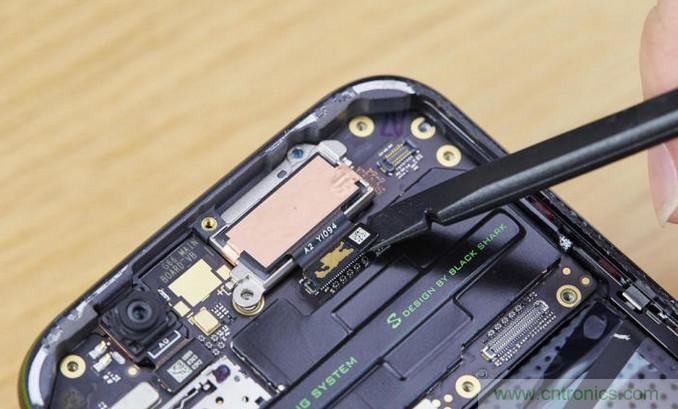 拆解黑鯊手機：多級直觸一體式液冷系統(tǒng)有什么門道？