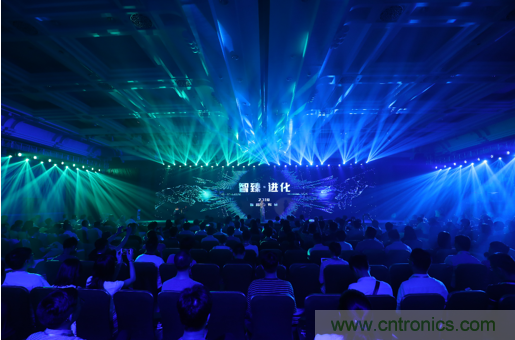 打破認(rèn)知！ITOO EDGE 5革命性智能中控上市在即，智能引擎如何為住宅注入智能化動(dòng)力