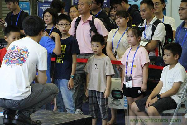 WAIE大戰(zhàn)&ldquo;利奇馬&rdquo;，3萬真粉如約駕臨&ldquo;WAIE 2019第四屆上海國際人工智能展覽會(huì)&rdquo;