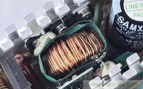 電源內(nèi)部&ldquo;一目了然&rdquo;