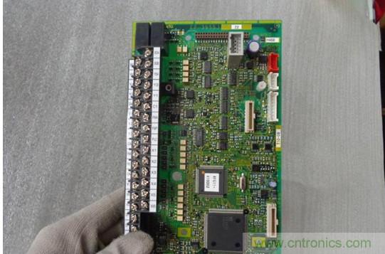 變頻器的輸出頻率調(diào)高，那么輸出電壓將如何提高？