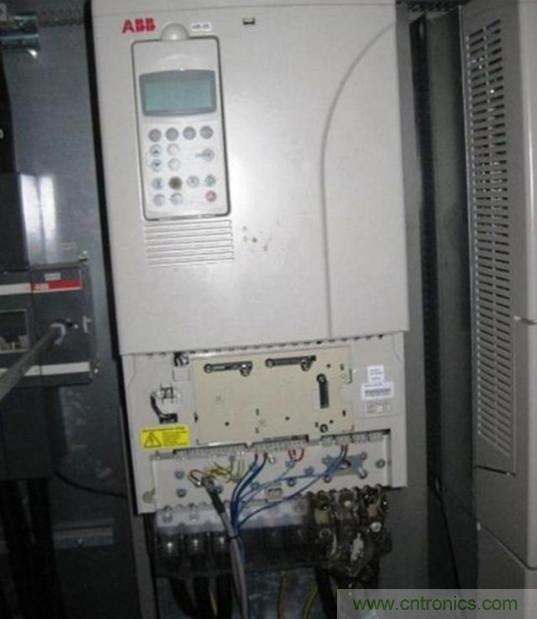 變頻器的輸出頻率調(diào)高，那么輸出電壓將如何提高？