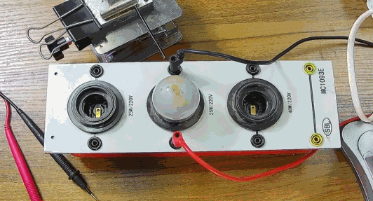 電燈泡內(nèi)通有交流電，為什么看不到燈泡在閃爍？