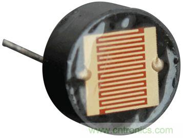 你有沒有試過用儀表放大器測量兩個光源的相對強度？