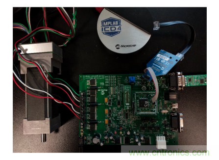 如何使用降階隆伯格觀測器估算永磁同步電機的轉子磁鏈位置？