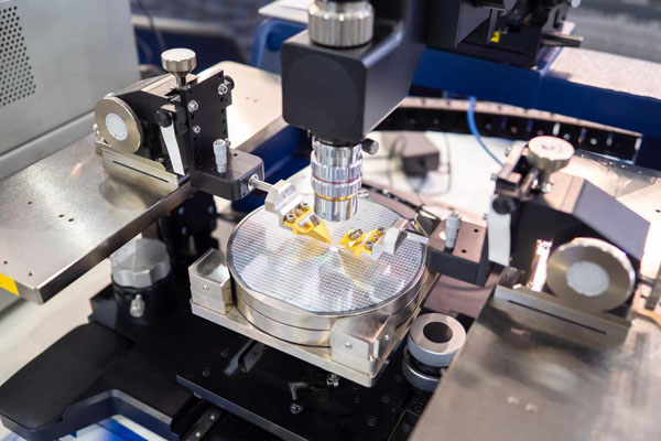 別再只盯著光刻機(jī)了！自動(dòng)化測試對于芯片制造同樣重要