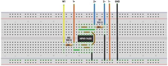   材料  ? ADALM2000主動(dòng)學(xué)習(xí)模塊 ? 無(wú)焊試驗(yàn)板和跳線套件 ? 一臺(tái)HPH1-1400L 6繞組變壓器 ? 一臺(tái)HPH1-0190L 6繞組變壓器 ? 兩個(gè)100 Ω電阻  說(shuō)明  在無(wú)焊試驗(yàn)板上構(gòu)建圖2所示的電路。需要使用此設(shè)置來(lái)測(cè)量初級(jí)/次級(jí)匝數(shù)比為1:1的三種不同配置下，兩個(gè)變壓器型號(hào)各自的頻率響應(yīng)。兩個(gè)紅色箭頭表示在初級(jí)和次級(jí)使用同一個(gè)線圈的配置中連接源電阻和負(fù)載電阻的位置。藍(lán)色箭頭對(duì)應(yīng)的是在初級(jí)和次級(jí)使用兩個(gè)串聯(lián)線圈的配置。綠色箭頭對(duì)應(yīng)的是在初級(jí)和次級(jí)使用三個(gè)串聯(lián)線圈的配置。